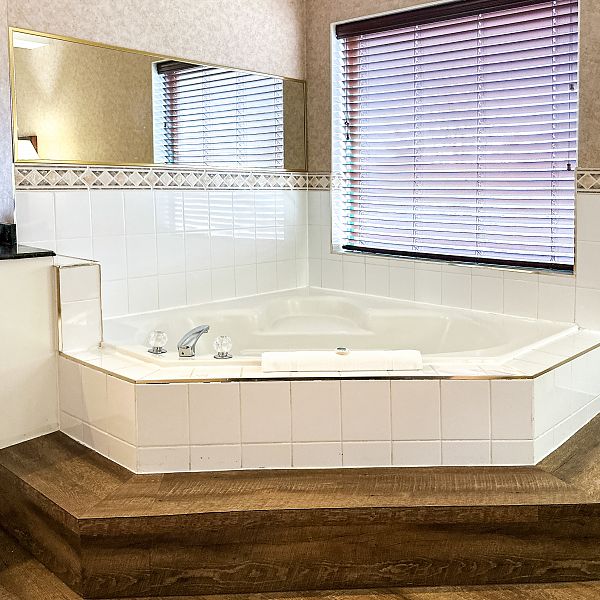 Premium King Bed Suite With Jacuzzi Tub