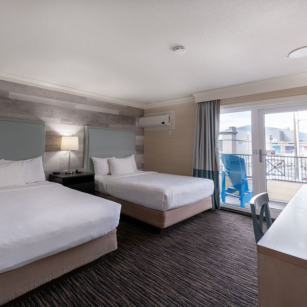 2 Queen Beds